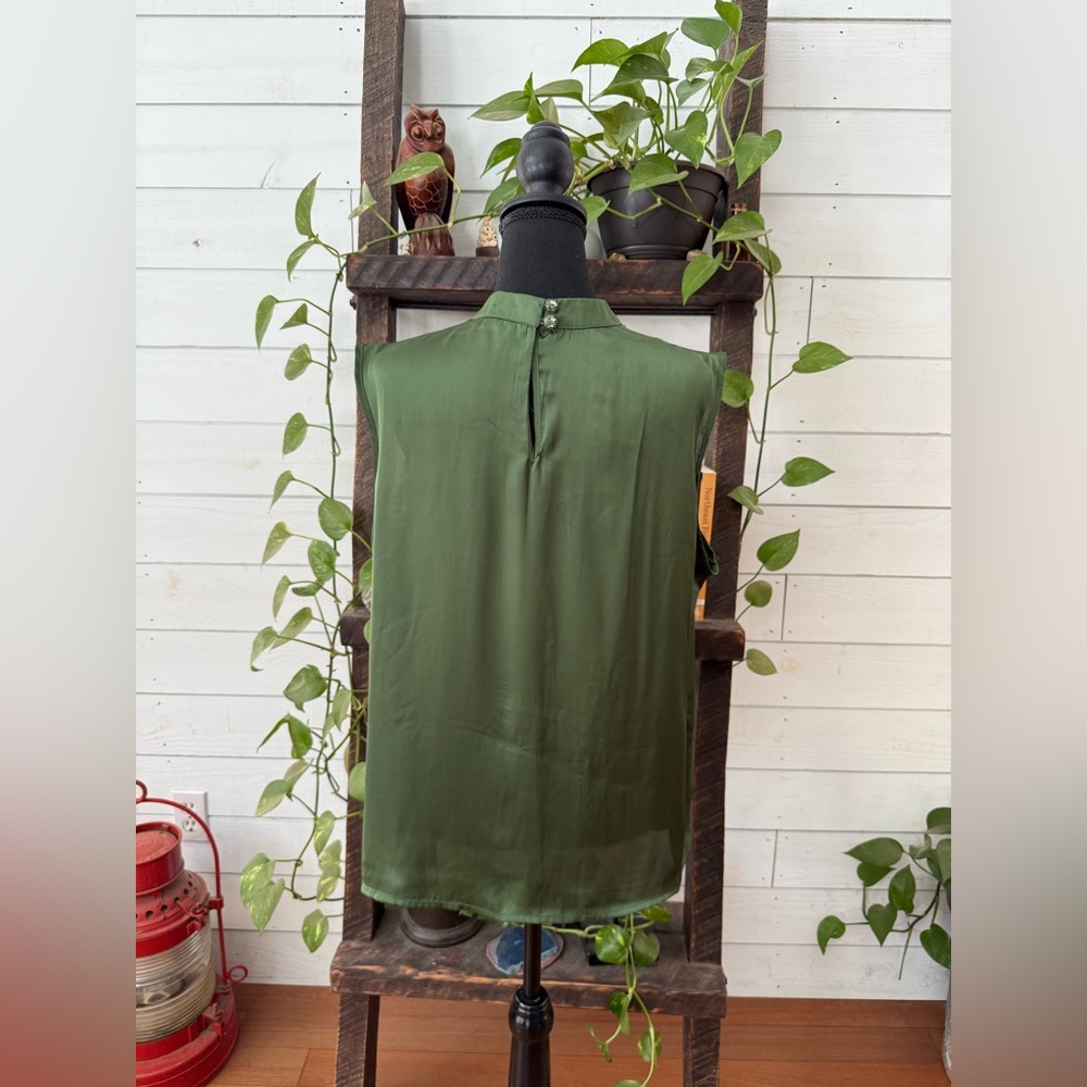 Elementz Lush Olive Green Pleated Blouse with Keyhole Backing - Picture 16 of 16